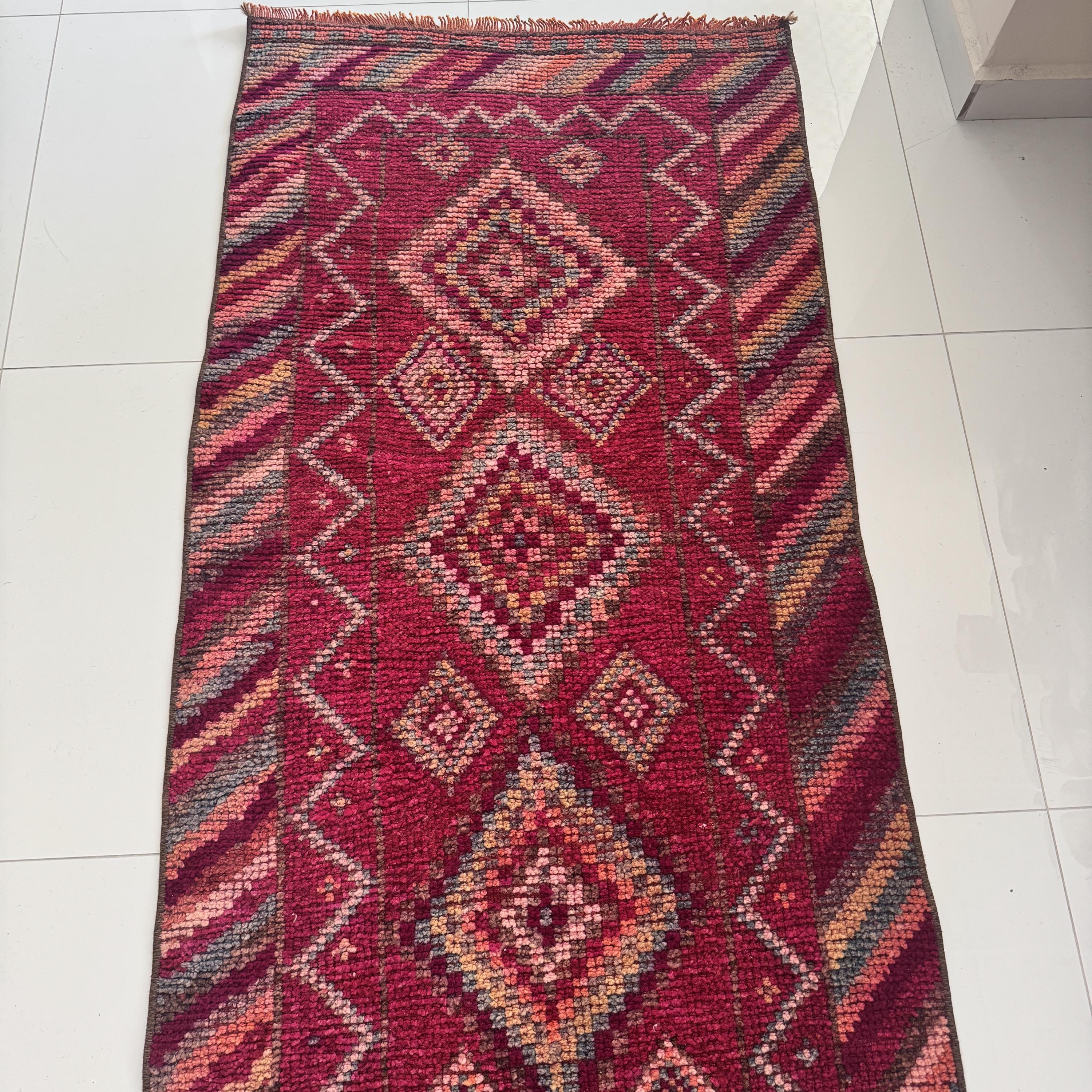 3x13インチのヴィンテージトルコ製ウシャックランナーラグ：ピンク