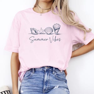 Summer Vibes Seashell Shirt, Seashill Graphic Shirt, Cute Summer Vacation Shirt, Ocean Starfish Shell Graphic Shirt, Beach Lover Shirt