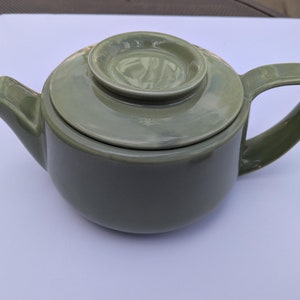HALL Tricolator moderne saliegroene keramische theepot uit het midden van de eeuw, vintage gemaakt in de VS
