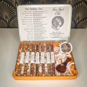 Holiday Tea Gift Tin – Choose 7 Festive Flavours with Infuser and Wooden Spoon