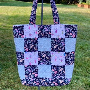 Sac fourre-tout matelassé en patchwork fait main, cartable, sac à bandoulière en tissu avec poche, design unique, respectueux de l'environnement, motifs colorés - grande taille
