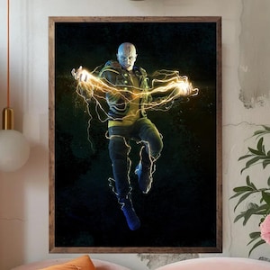 Op de afbeelding: Ingelijste print van een personage met een bleke huid en een kale kop, gekleed in een geel shirt en een zwarte jas, die gele bliksem uit zijn handen laat komen. Het kunstwerk is geplaatst tegen een donkere achtergrond.