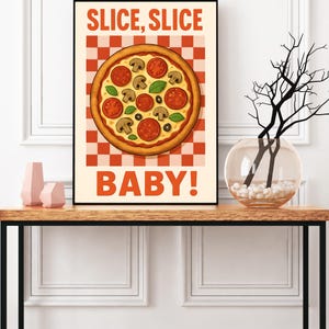 Poster Slice Slice Baby Pizza Wall Art – Funny Kitchen Decor for Foodies – Retro Pizzeria Quote Print – Gift for Pizza Lovers