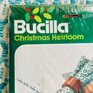 Napkins Vintage Bucilla Holiday Holly Set of 4 Holiday Napkins image 3