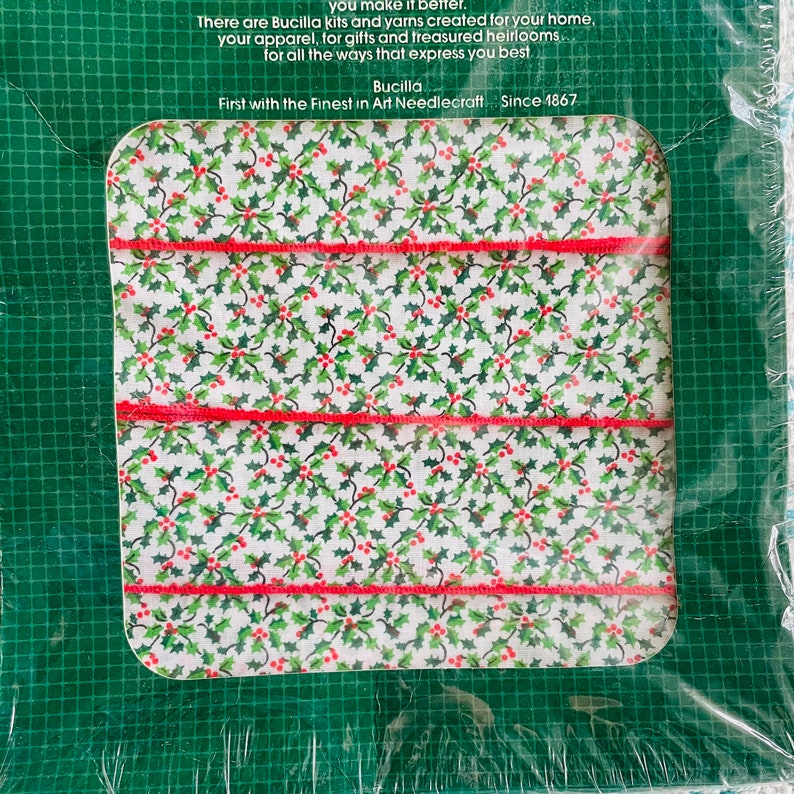 Napkins Vintage Bucilla Holiday Holly Set of 4 Holiday Napkins image 4