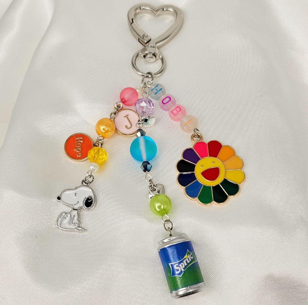 BTS ハンドメイド 気球 チャーム j-hope どんぐり付き - メルカリ