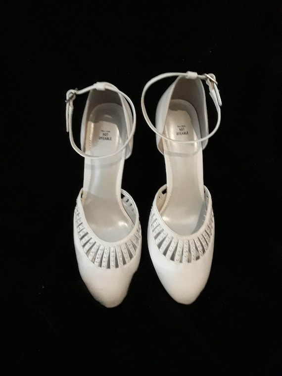 Vintage White Heidi Ankle
