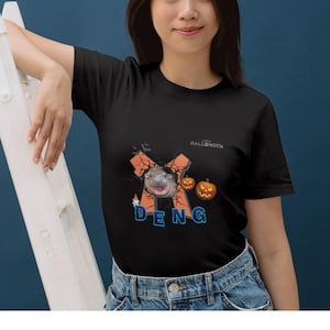 Halloween Moo Deng, het pygmee-nijlpaard-T-shirt (hoge resolutie 340 DPI++)