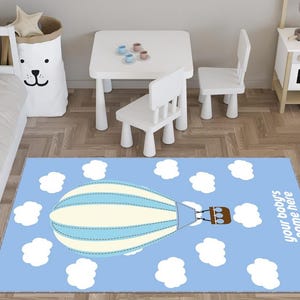 Personalisierter Heißluftballon-Kinderzimmerteppich - Individuelle Babynamen-Spielmatte - Rutschfester und maschinenwaschbarer Kinderzimmerteppich, Teppich für Kinderzimmer.