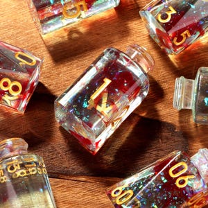 Set med genomskinliga tärningar i harts, Crimson Drop-ampull, Ancient Alchemist-prov, RPG-present D20