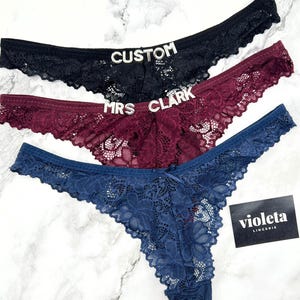 Tanga con nombre personalizado, Tanga con nombre personalizado, Tanga de encaje con nombre personalizado y letra de cristal, Regalo para él