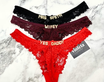 Tanga personalizado con dijes dorados y nombre, tanga personalizada con nombre, tanga personalizada, tanga con nombre personalizado, regalo de aniversario