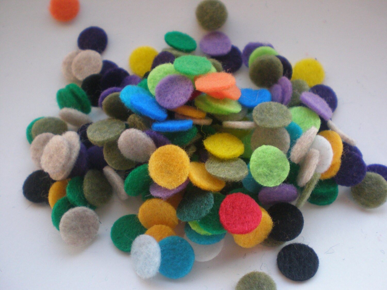 1000PCS White 20mm Felt Circle Die Cut Appliques DIY Cardmaking Craft Round New 1000PCS White 20mm Felt Circle Die Cut Appliques DIY Cardmaking Craft Round New