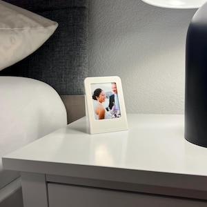 Tour Montparnasse: Modern Instax Mini holder for desk or shelf