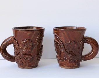 Waldblätter Boho-Tassen Handgefertigte Skulpturale Handgemachte Keramik Braune Glasierte Gesprenkelte Braune Ton Steingut Kaffeetassen Handgeschnitzte Blätter