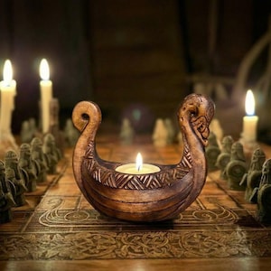 Handgesneden Viking Drakkar kaarsenhouder, decoratie van Noors langschiphout, strik met drakenkop