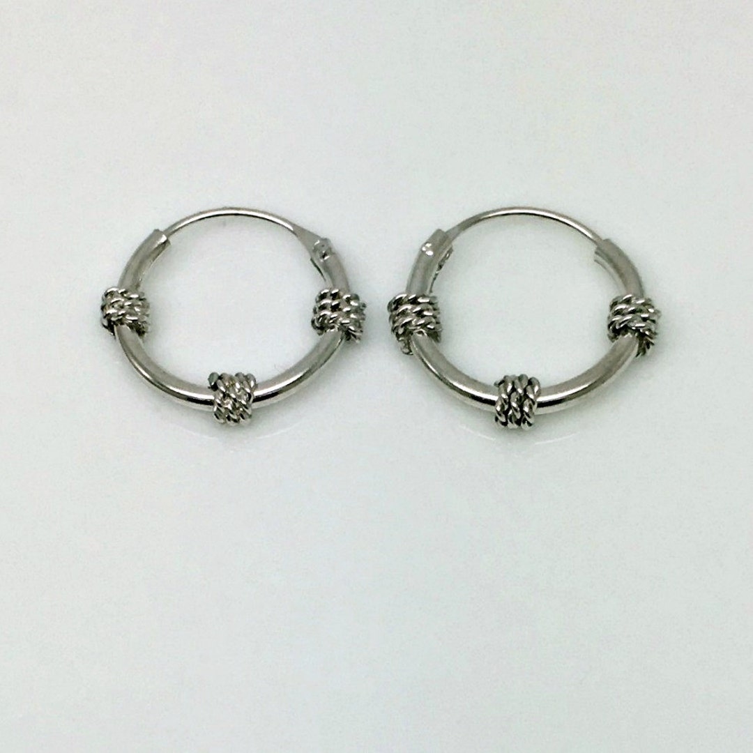 ピアス Round Volume Earrings #7206 Medium Bold Tube Hoop Earrings in Sterling Silver | Kendra Scott