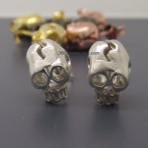 Silver Cracked Skull Stud Earrings For Men - 3D Gothic Rock Studs for Guys -  Guys Earrings - Sterling Silver Skull Earrings - Size M 468A2