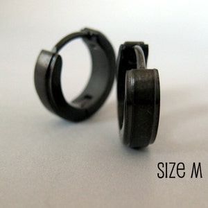 Herenoorbellen zwarte Huggie Hoop - Kraakbeenpiercing - Guys Cyber Corp Gothic Punk Rock - Roestvrij staal - Medium geëtste randen nr. 154