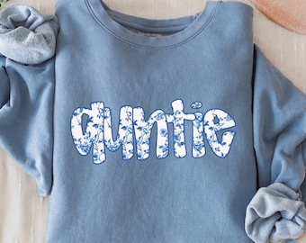 Auntie Sweatshirt Comfort Colors, Christmas Gift for Auntie, New Aunt Gift, Pregnancy Announcement TShirt, Auntie Shirt, Aunty Birthday Gift