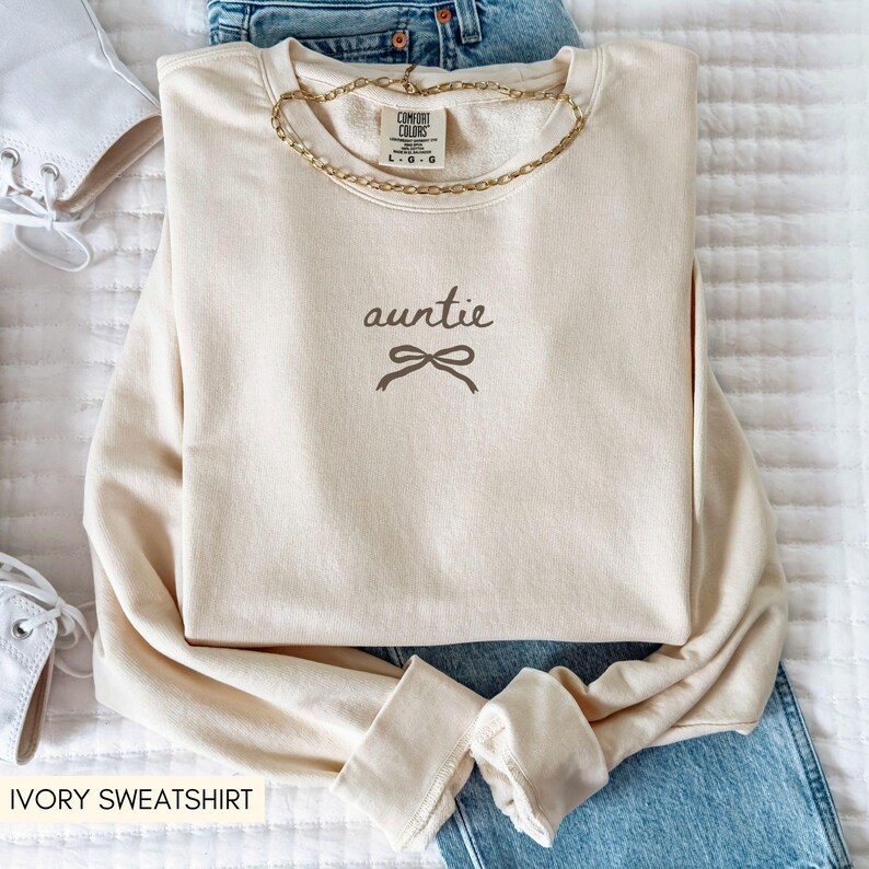 Auntie Sweatshirt Comfort Colors, Christmas Gift for Auntie, New Aunt Gift, Pregnancy Announcement TShirt, Auntie Shirt, Aunty Birthday Gift Ivory