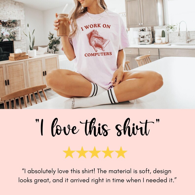 Puede incluir: Una camiseta rosa con un gr&aacute;fico de un gato sentado en un ordenador port&aacute;til. El texto de la camiseta dice "I work on computers".