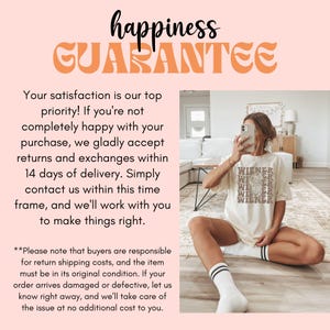 K&ouml;nnte beinhalten: Ein wei&szlig;es T-Shirt mit einem braunen Grafikdruck, auf dem mehrmals "WIENER" steht. Das Shirt wird von einer Person auf einem Foto getragen. Der Text "happiness GUARANTEE" befindet sich oben im Bild. Der Text unter dem Bild lautet: "Ihre Zufriedenheit ist unsere oberste Priorit&auml;t! Wenn Sie mit Ihrem Kauf nicht vollst&auml;ndig zufrieden sind, nehmen wir gerne R&uuml;ckgaben und Umtausch innerhalb von 14 Tagen nach Lieferung entgegen. Kontaktieren Sie uns einfach innerhalb dieser Frist, und wir werden mit Ihnen zusammenarbeiten, um die Sache zu regeln. **Bitte beachten Sie, dass die K&auml;ufer f&uuml;r die R&uuml;cksendekosten verantwortlich sind und der Artikel sich in seinem Originalzustand befinden muss. Wenn Ihre Bestellung besch&auml;digt oder defekt ankommt, lassen Sie es uns sofort wissen, und wir k&uuml;mmern uns um das Problem ohne zus&auml;tzliche Kosten f&uuml;r Sie."