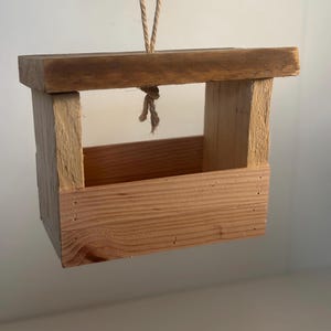 Bird feeder