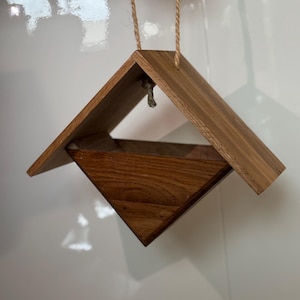 Bird feeder