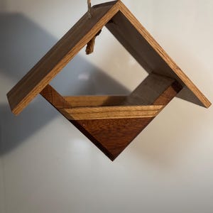 Bird feeder