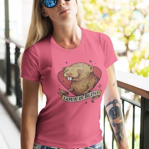 Maglietta Love Is Blind – Grafica tatuaggio ratto talpa nudo