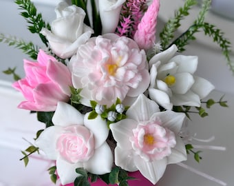 Soft Bloom Seifenblumen Bouquet | Elegantes Geschenk für Frauen | Handgemachte Duftblumen in Pink & Weiß | Romantische Wohnungsdeko