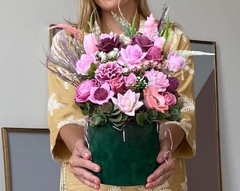 Luxuriöser Seifenblumenstrauß in edler Samtbox – Handgefertigte Rosen & Lilien, Einzigartiges Geschenk für besondere Anlässe Deko-Highlight