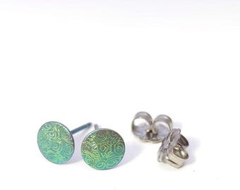 Titanium earstuds, no allergies! Available in different colours