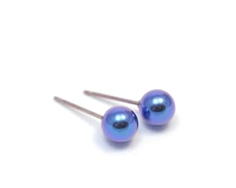 Titanium earstuds, no allergies! Available in different colours