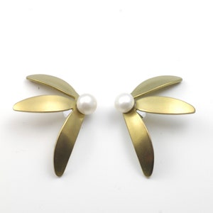 Boucles d'oreille en Titane. Aucun risque d'allergie!  Disponible en plusieurs couleurs