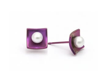 Titanium earstuds, no allergies! Available in different colours