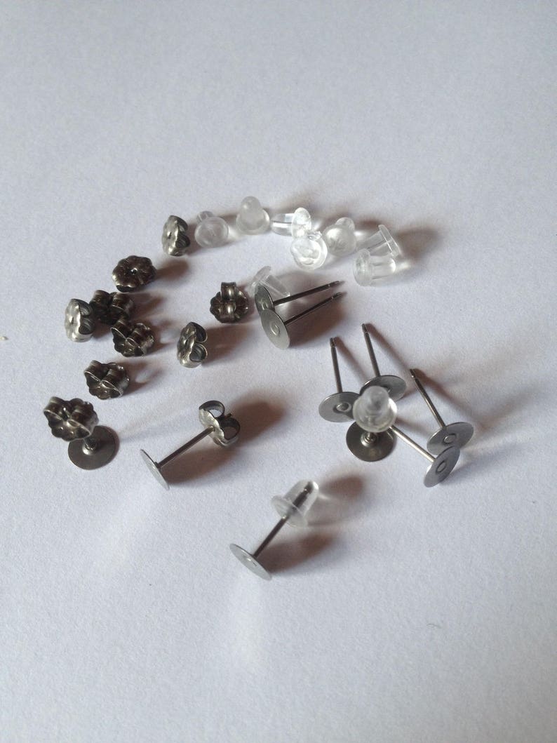 No allergies! 10 titanium ear posts 6 mm
