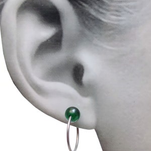 Pendientes de aro de titanio, con bolitas de Ojo de Tigre verde o azul. Ligero y sin riesgo de alergias Disponible en varios colores. imagen 8