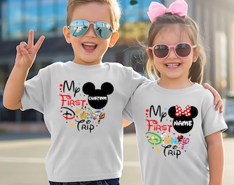 Gepersonaliseerde mijn eerste Disney-reis shirt, aangepaste familie bijpassende shirts, Disney vakantiesweater, Disney paar shirt, Disney bijpassende T-shirt