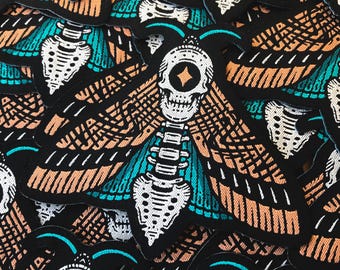 DEATH’S-HEAD HAWKMOTH Woven Patch, Skull Spine Cosmic Wings, Gothic Art (90x78mm)