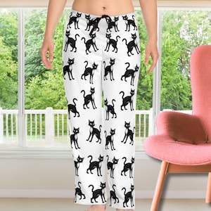 Black Cats Women&#39;s Pajama Pants.