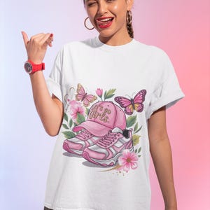 Lets Go meisjes T-shirt feministisch grafisch T-shirt met hoed en sneakers ontwerp schattig empowerment-shirt voor vrouwen Girl Power cadeau esthetische roze top