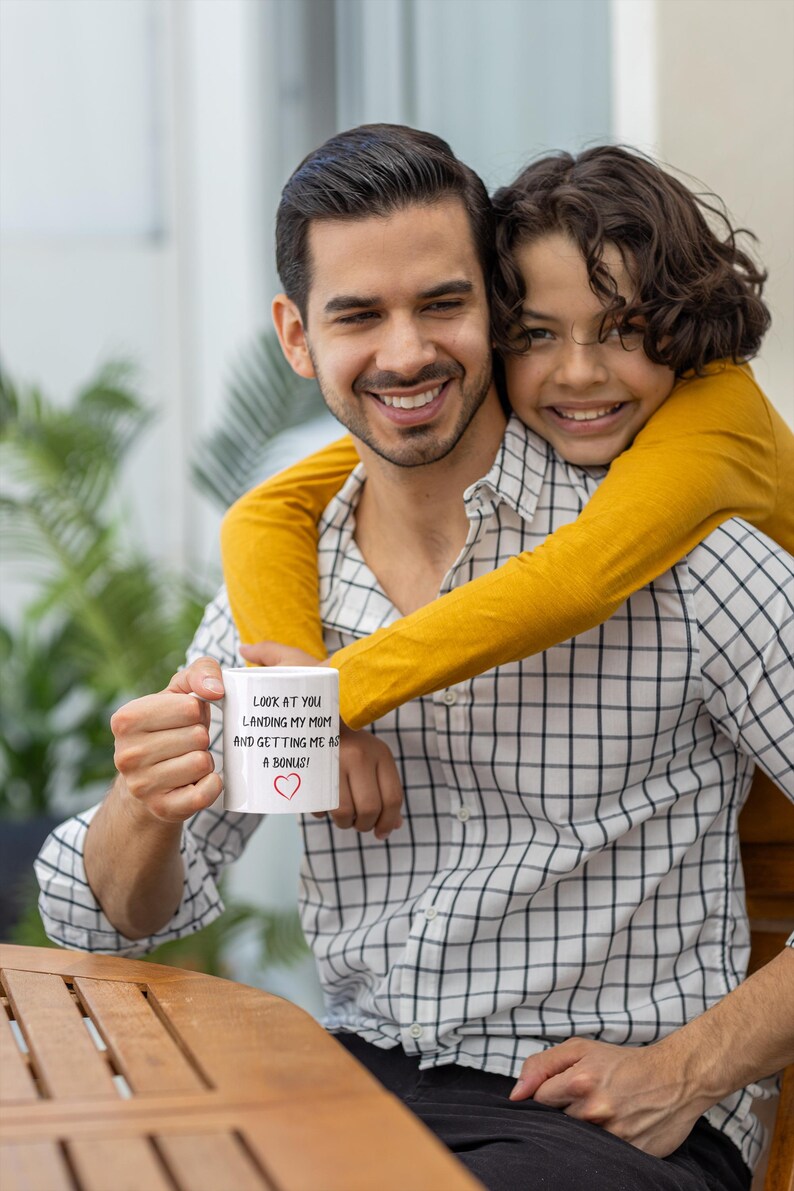 Divertente tazza da caffè per patrigno – Tazza in ceramica senza BPA e piombo – Regalo spiritoso per la festa del papà – Idea regalo per papà immagine 8