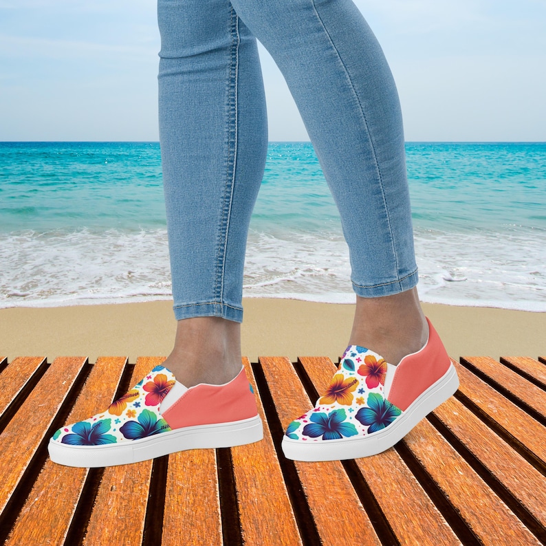 Tropische Slipper aus Canvas für Damen | Sommer-Sneaker mit Hibiskusblütenmuster | Bunte Strandschuhe | Leichte Urlaubsschuhe Bild 8