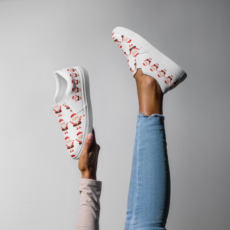 Tênis Slip On Feminino com Estampa de Papai Noel, Tênis de Lona com Estampa Natalina, Calçado Festivo para as Festas, Presente de Inverno, Moda Alegre para a Temporada imagem 4