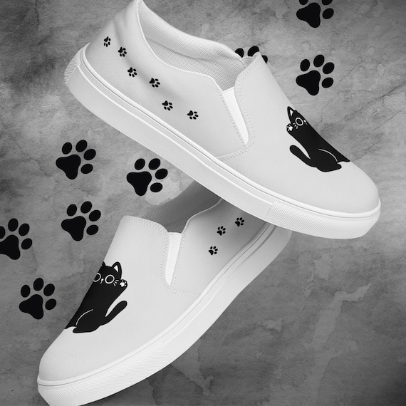 猫の足跡プリント スリッポン キャンバスシューズ - 猫好きのための 