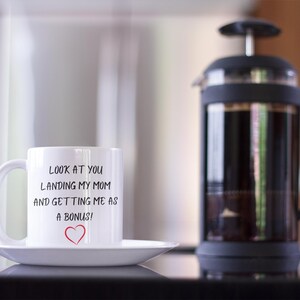 Divertente tazza da caffè per patrigno – Tazza in ceramica senza BPA e piombo – Regalo spiritoso per la festa del papà – Idea regalo per papà immagine 3