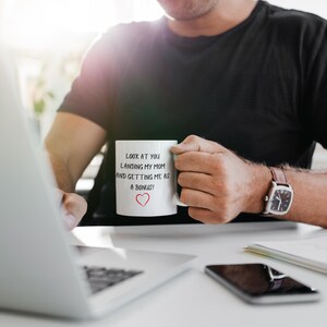 Divertente tazza da caffè per patrigno – Tazza in ceramica senza BPA e piombo – Regalo spiritoso per la festa del papà – Idea regalo per papà immagine 7
