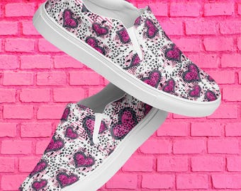 Hartinstapschoenen voor dames | Roze en zwarte canvas sneakers | Schoeisel met Valentijnsprint | Casual liefdesflats